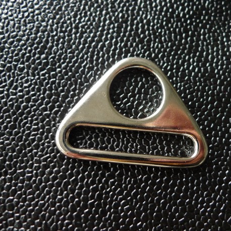 Attache Triangle Rings nickel 40 mm