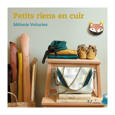 Livre Petits riens en cuir