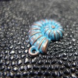 Breloque Charm Shellfish antique bleu