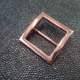 Boucle Filomena carrée rose 30 mm